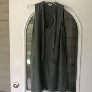 Splendid V neck tie dress